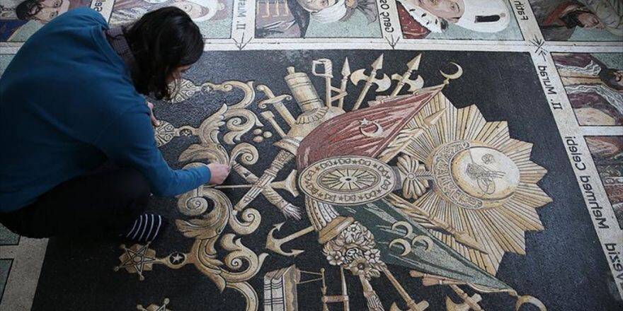 Osmanlı Padişahlarını 1,5 Milyon Taşla Resmetti