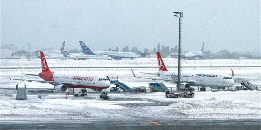 Atatürk Havalimanı'nda Seferler Yeniden Başladı