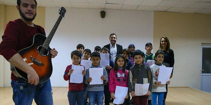 Sığınmacı Çocukların Barış Ezgileri İzmir'den Yükselecek
