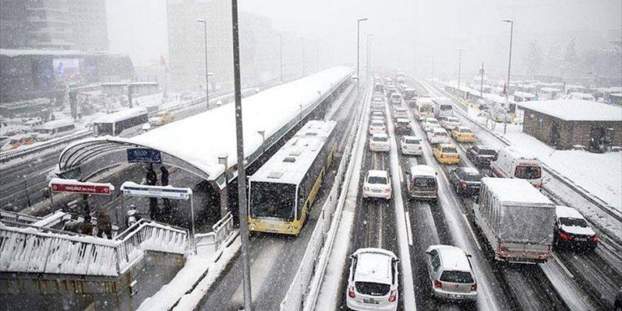 İstanbul'da Metro Ve Metrobüs Sabaha Kadar Çalışacak