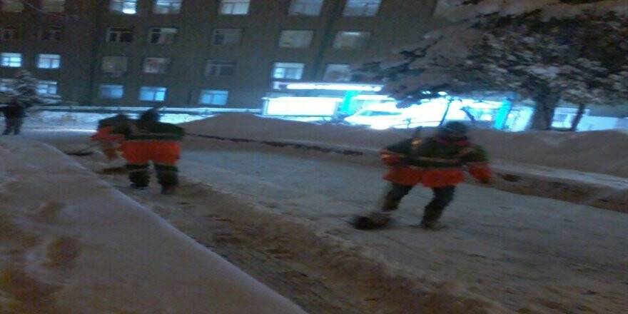 Kar temizleme çalışmaları sürüyor