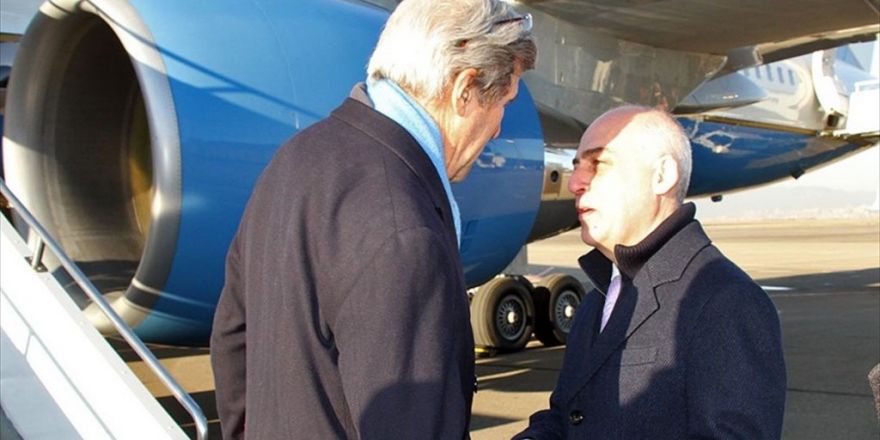 Kerry'nin Uçağı Teknik Bir Nedenle Gürcistan'a İndi