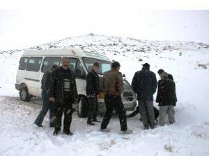 Tipi Nedeniyle 30 Araç Yolda Mahsur Kaldı