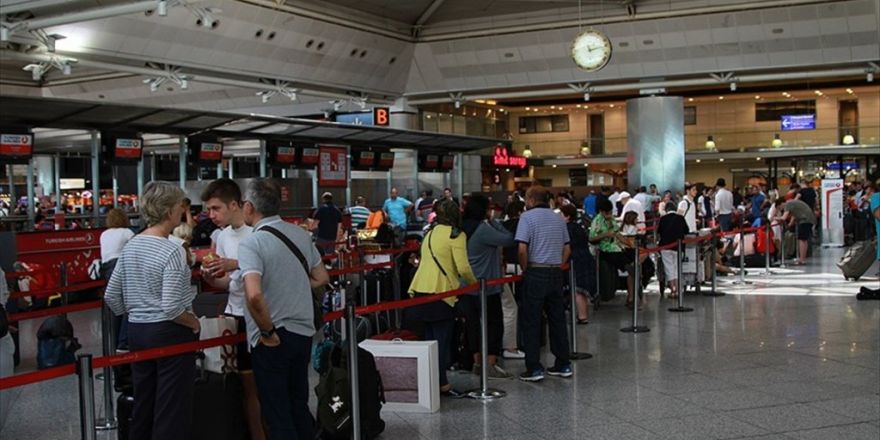 İstanbul'daki Havalimanlarını 90 Milyon Yolcu Kullandı