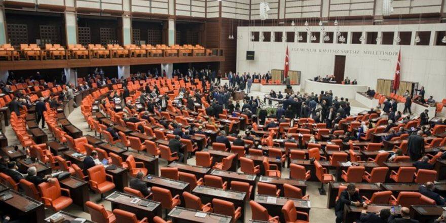Anayasa Değişikliği Teklifinin 16. Maddesi Oylanıyor