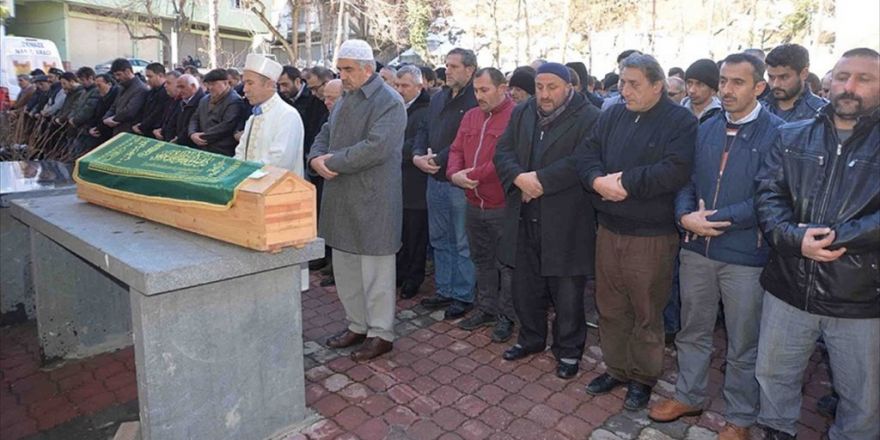 Zeytinburnu'nda Çöken Binada Hayatını Kaybedenlere Veda