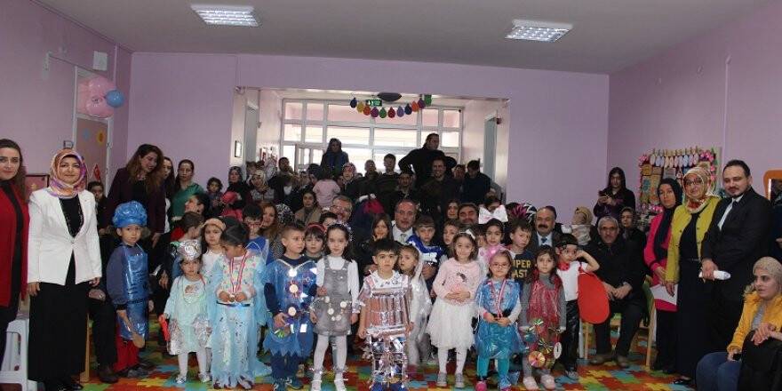 Öğrencilerden Geri Dönüşüm Sergisi