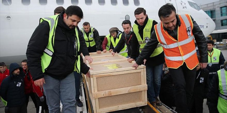 Bişkek'te Düşen Kargo Uçağının Pilotlarının Cenazeleri Yurda Getirildi