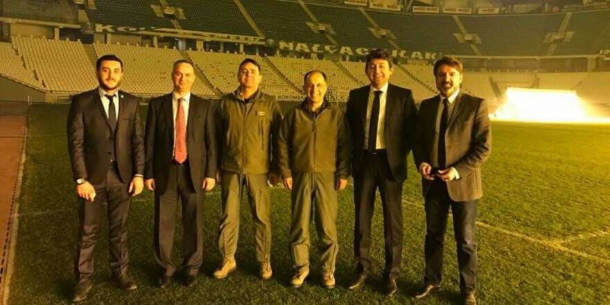 Göklerden yeşil sahalara indiler               