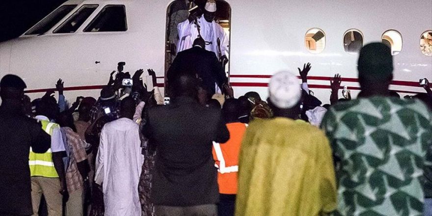 Gambiya'daki Seçimleri Kaybeden Jammeh Ailesiyle Ülkeden Ayrıldı