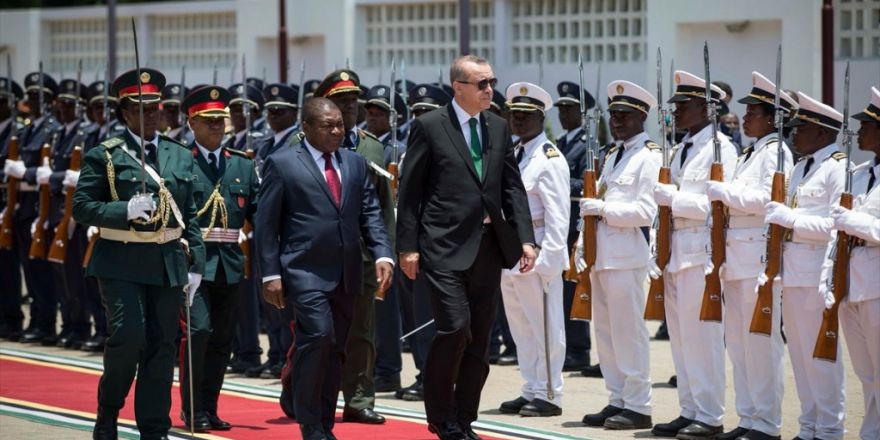 Cumhurbaşkanı Erdoğan Mozambik'te Resmi Törenle Karşılandı