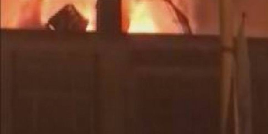 Konya'da 5 katlı binanın çatısında yangın