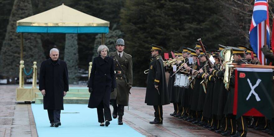 Başbakan Yıldırım, Theresa May'i Resmi Törenle Karşıladı