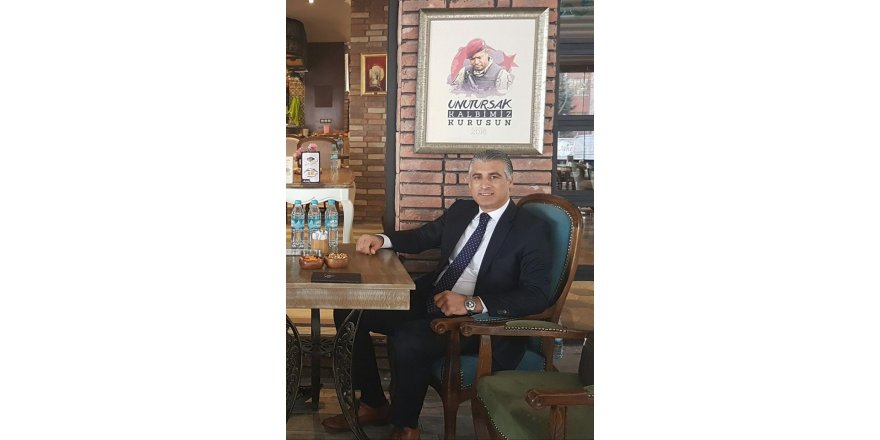  Recep Özgül'den anlamlı poz                       