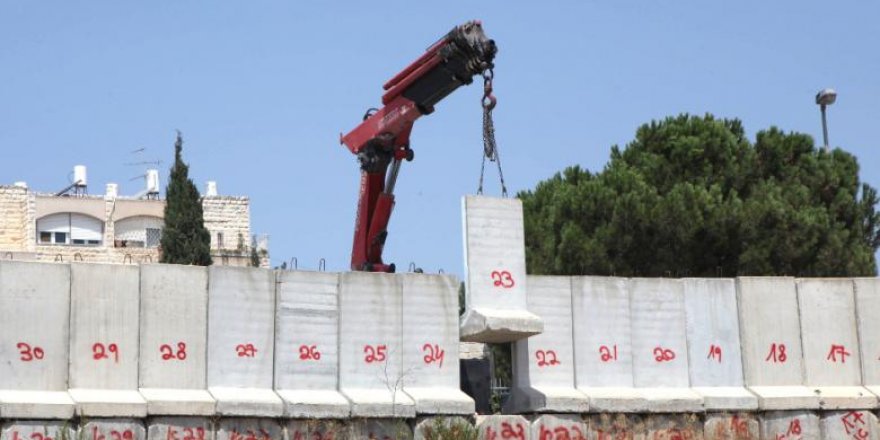İsrail "Ayrım Duvarı" İnşatına Devam Ediyor