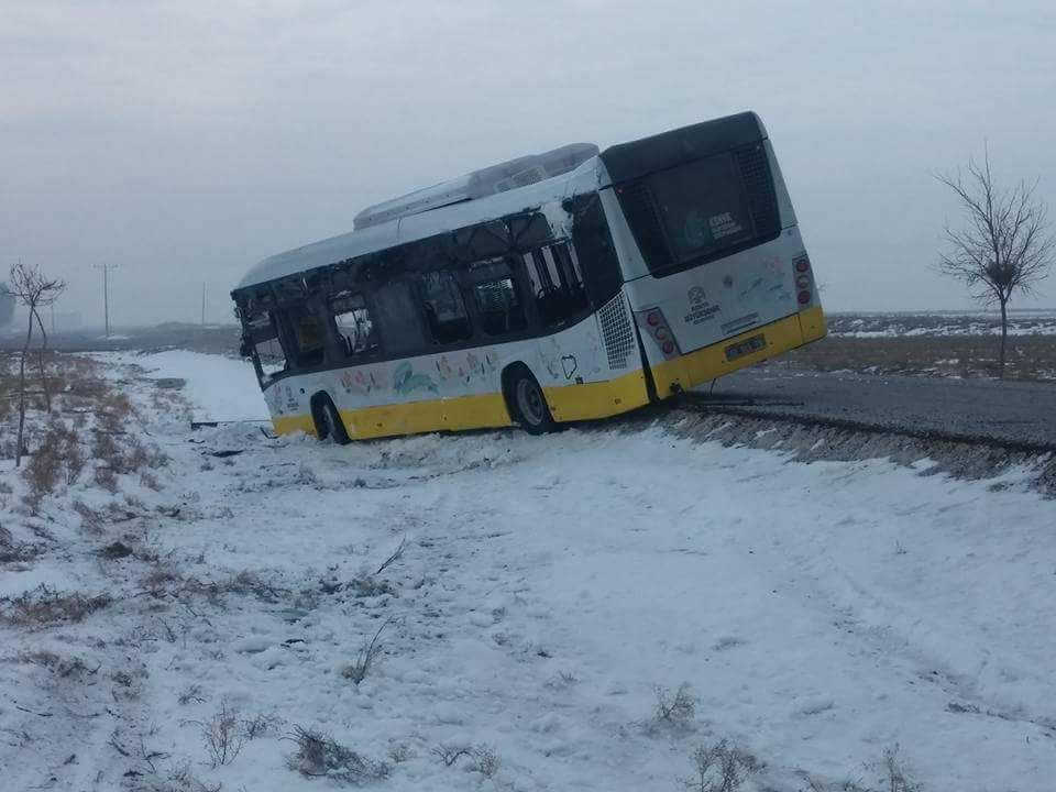 Konya'da belediye otobüsü devrildi