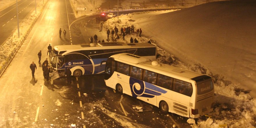 Konya'da Yolcu Otobüsü Otomobile Çarptı