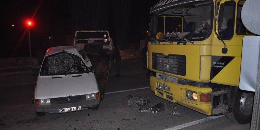 Konya’da tır ile otomobil çarpıştı