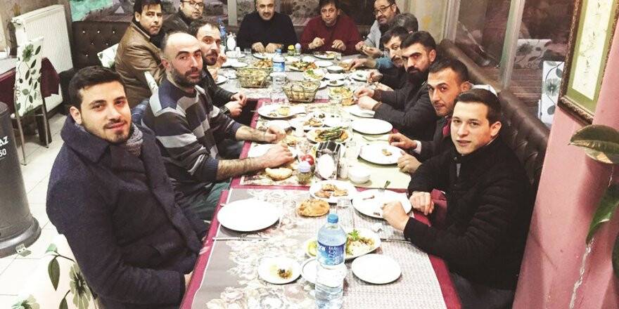 Arif Kul’dan dostlarına ziyafet