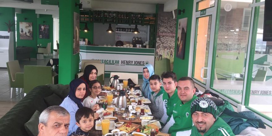 Konyaspor sevdalıları Henry Jones Kafe’de