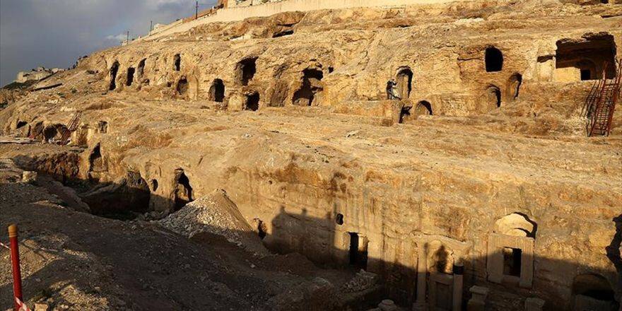 Şanlıurfa'nın 2 Bin Yıllık Kaya Mezarları Turizme Açılacak