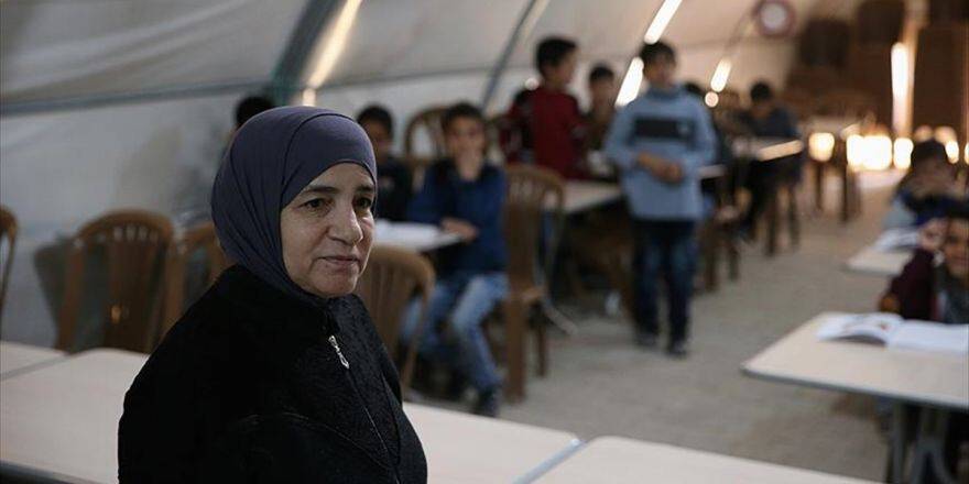 Suriyeli Ödüllü Yazar Kendini Hemşehrilerine Adadı