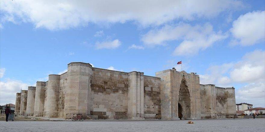 Anadolu'nun En Büyük Kervansarayı Restore Edilecek
