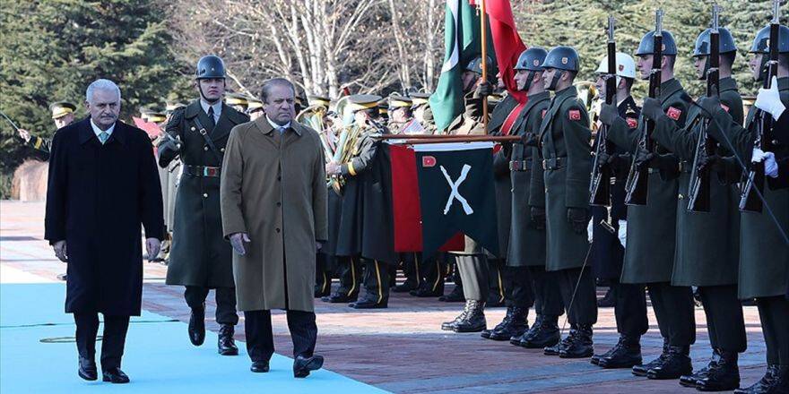 Yıldırım, Pakistan Başbakanı Şerif'i Resmi Törenle Karşıladı