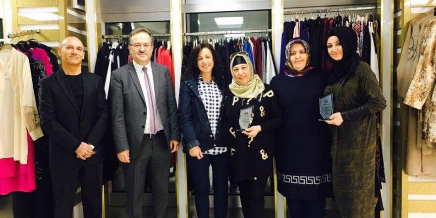 Tuğba Akdeniz’e plaket