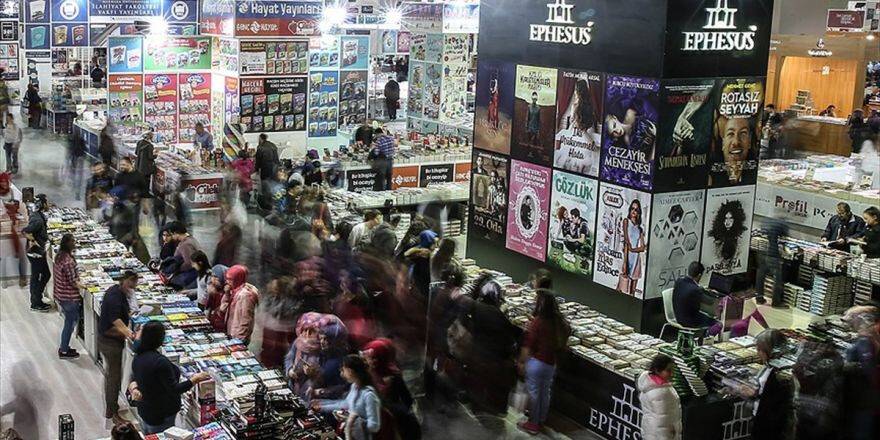 '4. Cnr Uluslararası Kitap Fuarı'na Yoğun İlgi