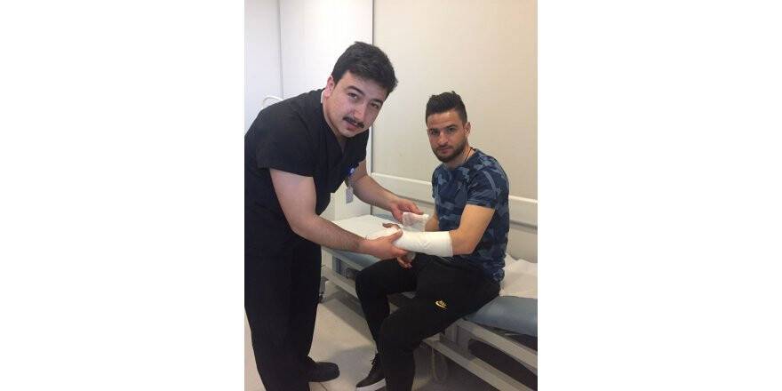 Konyasporlu Ömer Ali'nin kırılan eli alçıya alındı