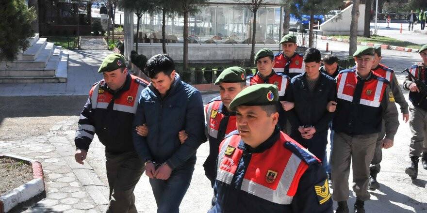 Tren yolu cinayetinin zanlıları adliyede