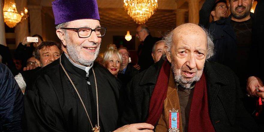 Ara Güler'e 'Mıgırdiç Beşiktaşlıyan' Özel Nişanı Verildi