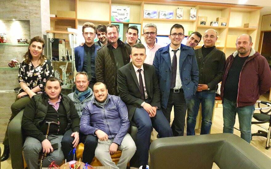 Doğan kardeşlere  sürpriz kutlama