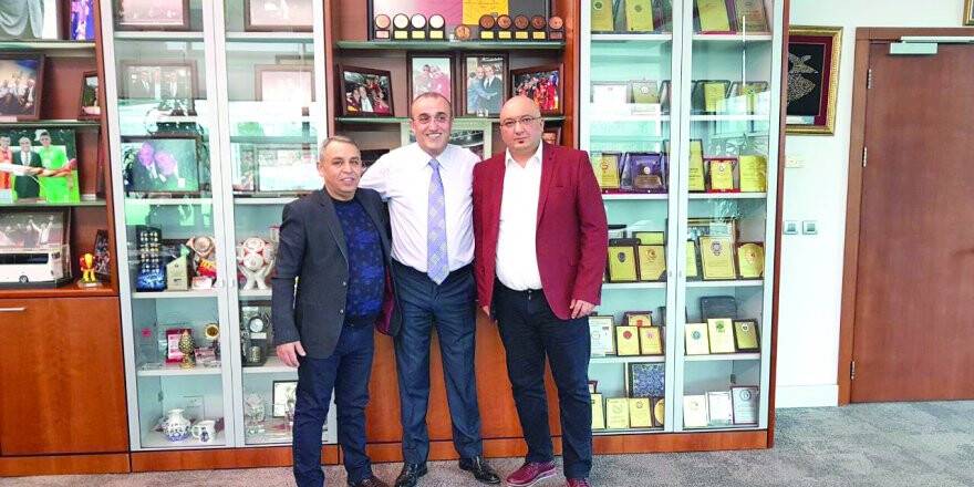 İşadamlarımız Abdurrahim Albayrak’ı ziyaret etmişler