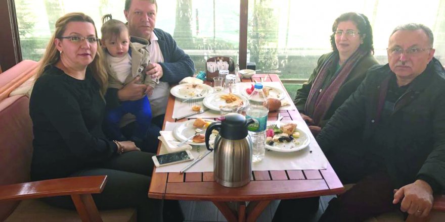 Akkuş ailesi Belediye  Başkanı Çetin  ile kahvaltıda