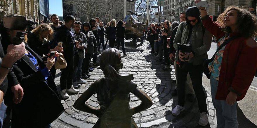 New Yorklular 'Korkusuz Kız'ı Sevdi