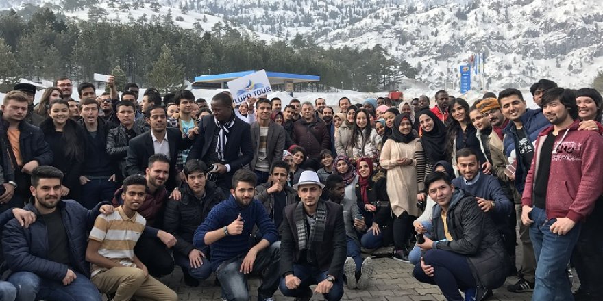 SÜ'de 67 ülkeden 200 öğrenci Türkçe öğrendi