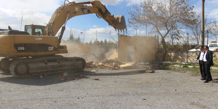 Seydişehir'de eski cezaevi yıkımına başlandı