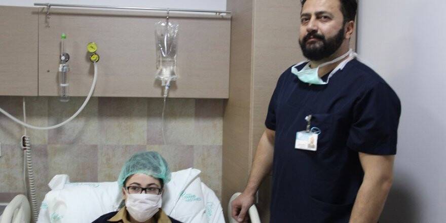 Konya'da Başörtüsü takarken iğne yuttu