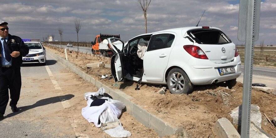 Konya'da refüje çarpan otomobilin sürücüsü öldü