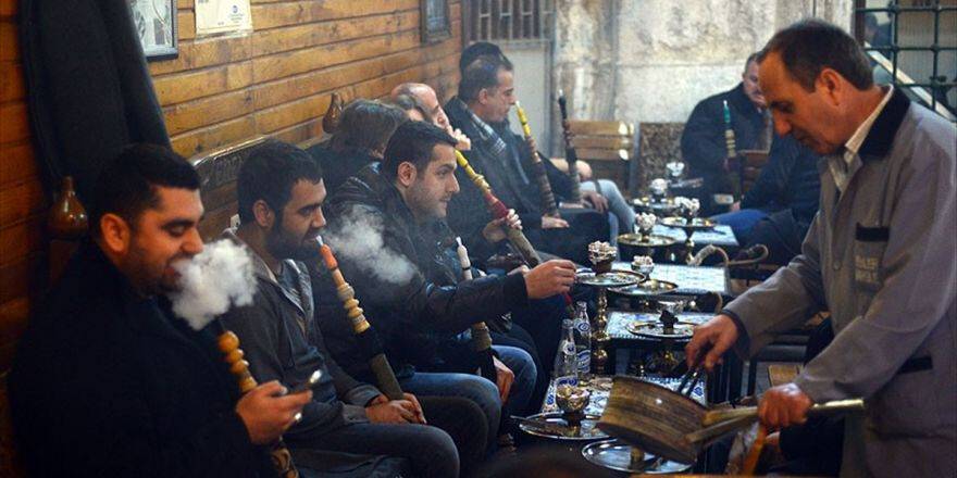'Yasağa Rağmen Kapalı Alanlarda Nargile Ve Sigara İçiliyor'