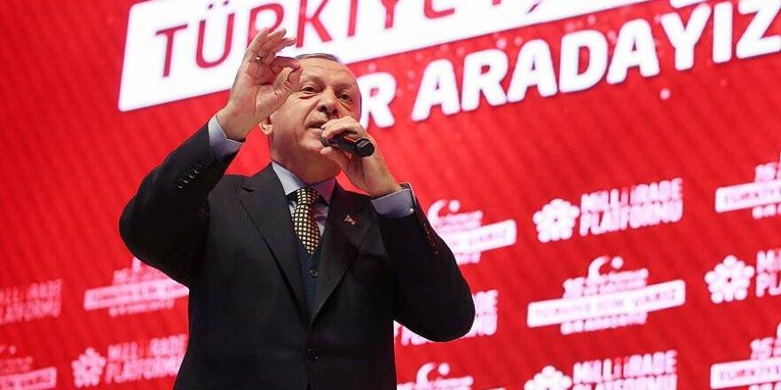 Asıl kavgayı perde gerisindeki güçlerle veriyoruz