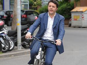 İtalya'nın Kravatsız ve Bisikletli Başbakanı