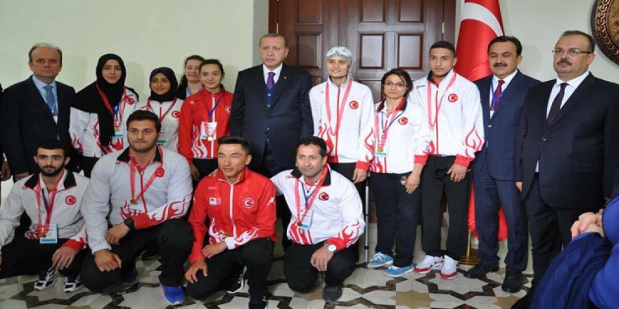 Erdoğan'ın ödüllendirdiği Konyalı şampiyonlar