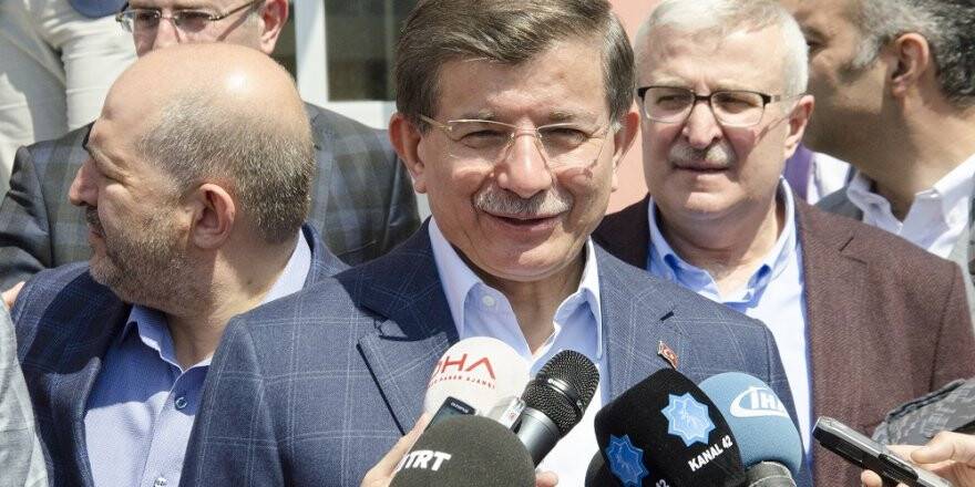 Davutoğlu, oyunu kullandı