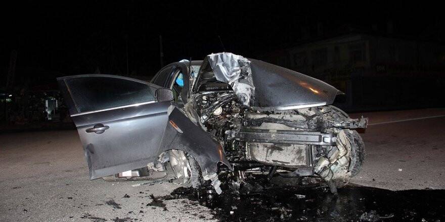 Konya'da otomobil direğe çarptı: 1 ölü, 1 yaralı
