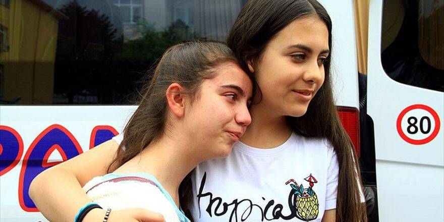 Misafir Çocuklar Gözyaşlarıyla Ülkelerine Dönüyor