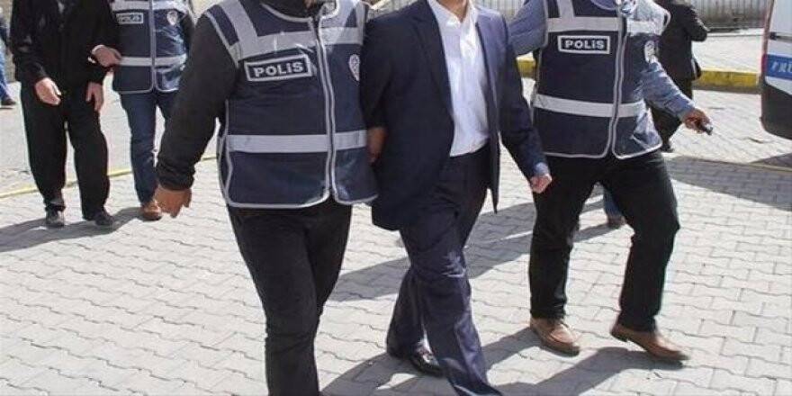 Konya'da 3  öğretmene FETÖ tutuklaması
