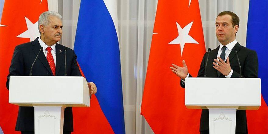 Başbakan Yıldırım Medvedev İle Telefonla Görüştü